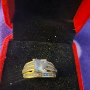 Beautiful wedding ring size 6